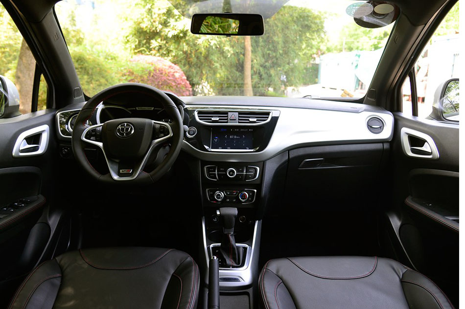 2015款 1.5T 自动旗舰型 内饰