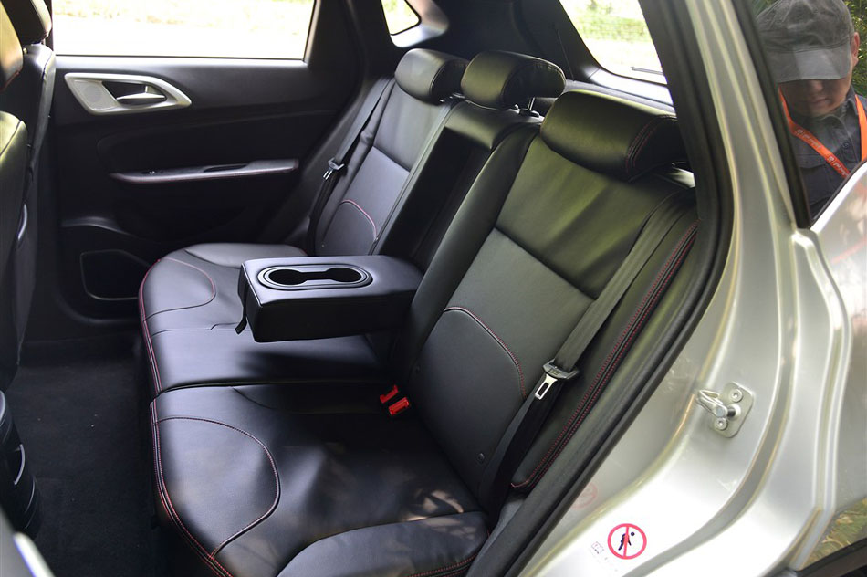 2015款 1.5T 自动旗舰型 座椅