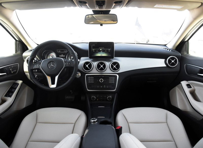 奔驰GLA 2016款 GLA 200 时尚型 内饰