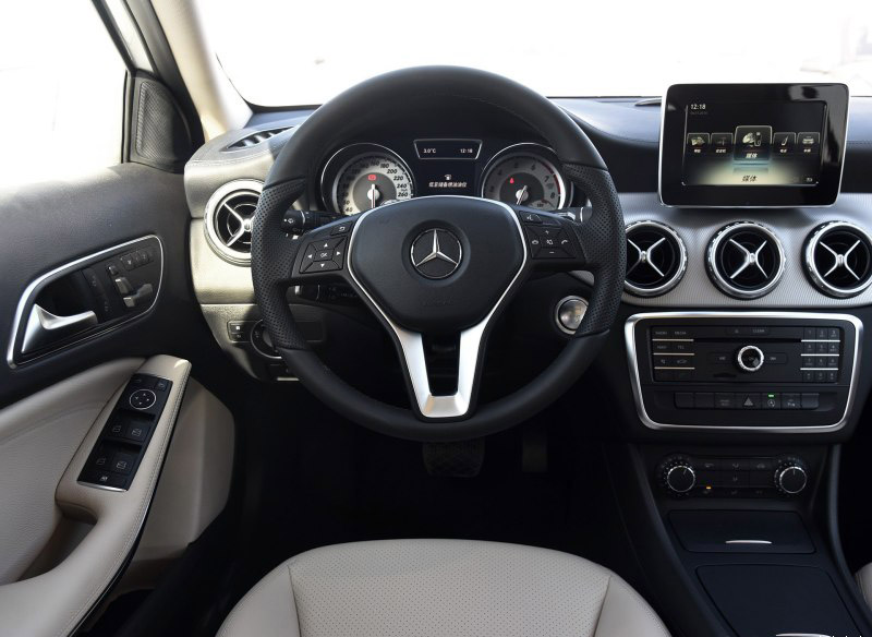 奔驰GLA 2016款 GLA 200 时尚型 内饰