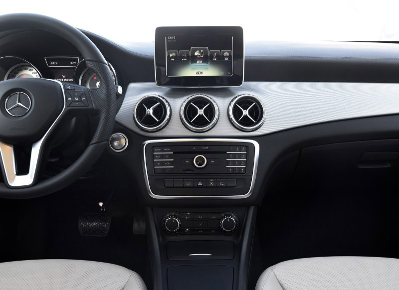 奔驰GLA 2016款 GLA 200 时尚型 内饰