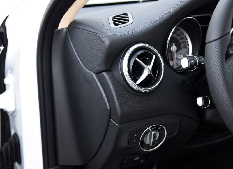 奔驰GLA 2016款 GLA 200 时尚型 内饰