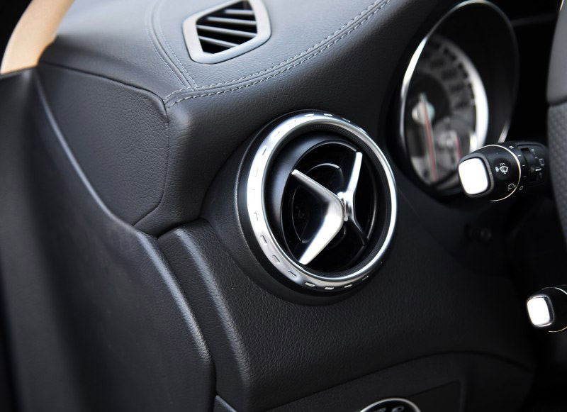 奔驰GLA 2016款 GLA 200 时尚型 内饰