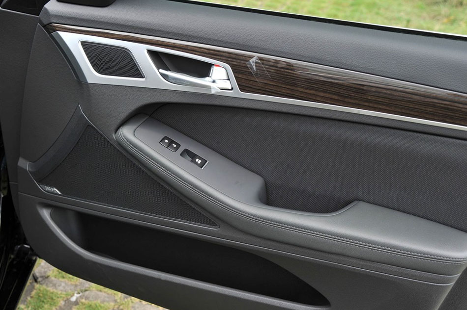 2015款 3.0GDi 两驱豪华版 座椅空间