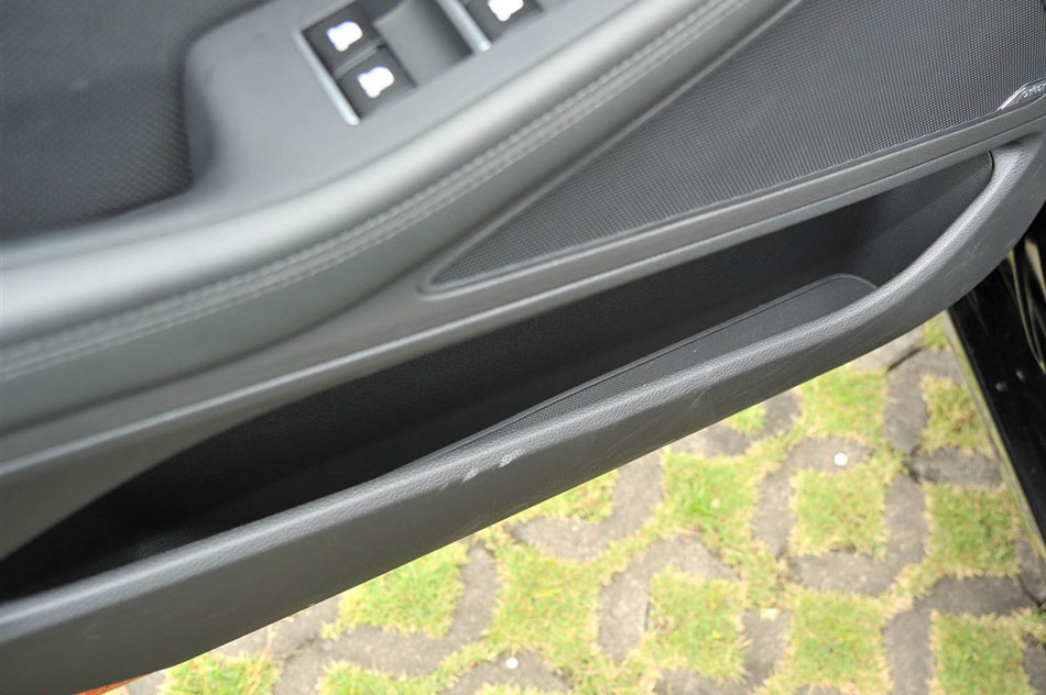 2015款 3.0GDi 两驱豪华版 座椅空间