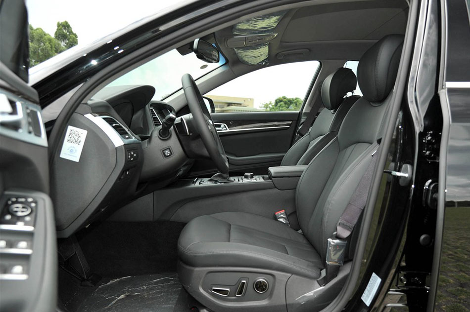 2015款 3.0GDi 两驱豪华版 座椅空间