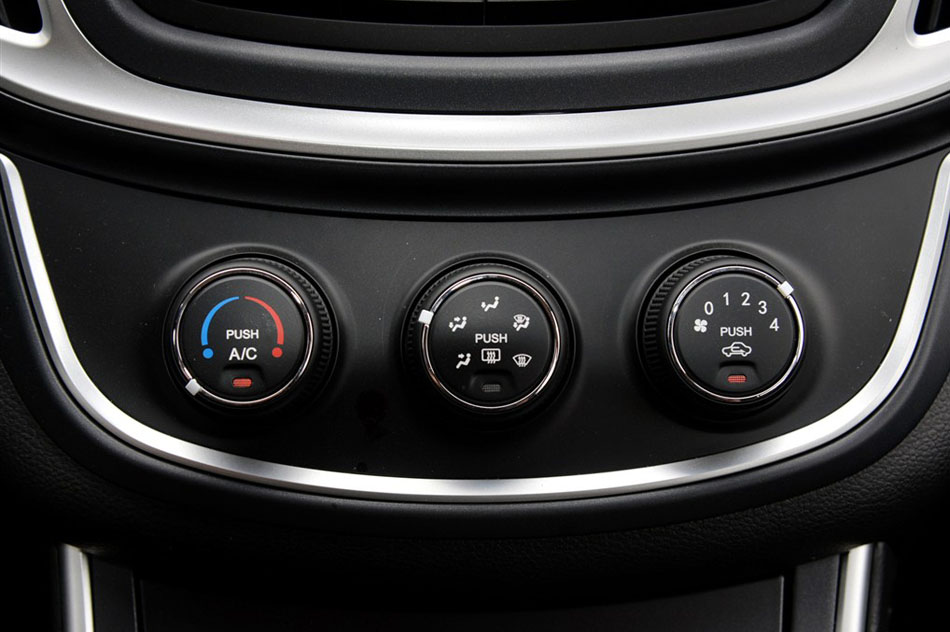 2015款 1.8L 手动舒适型 内饰