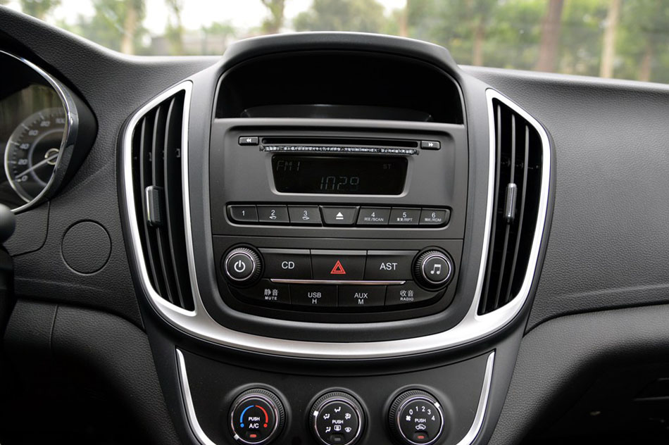 2015款 1.8L 手动舒适型 内饰