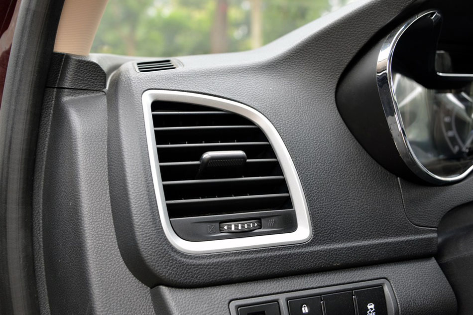 2015款 1.8L 手动舒适型 内饰