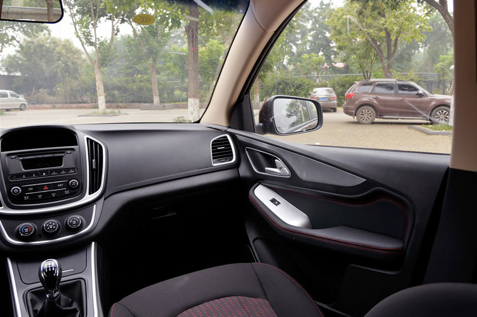 2015款 1.8L 手动舒适型 内饰