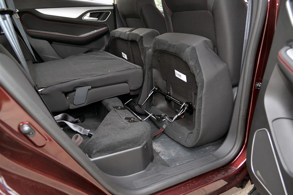 2015款 1.8L 手动舒适型 座椅空间