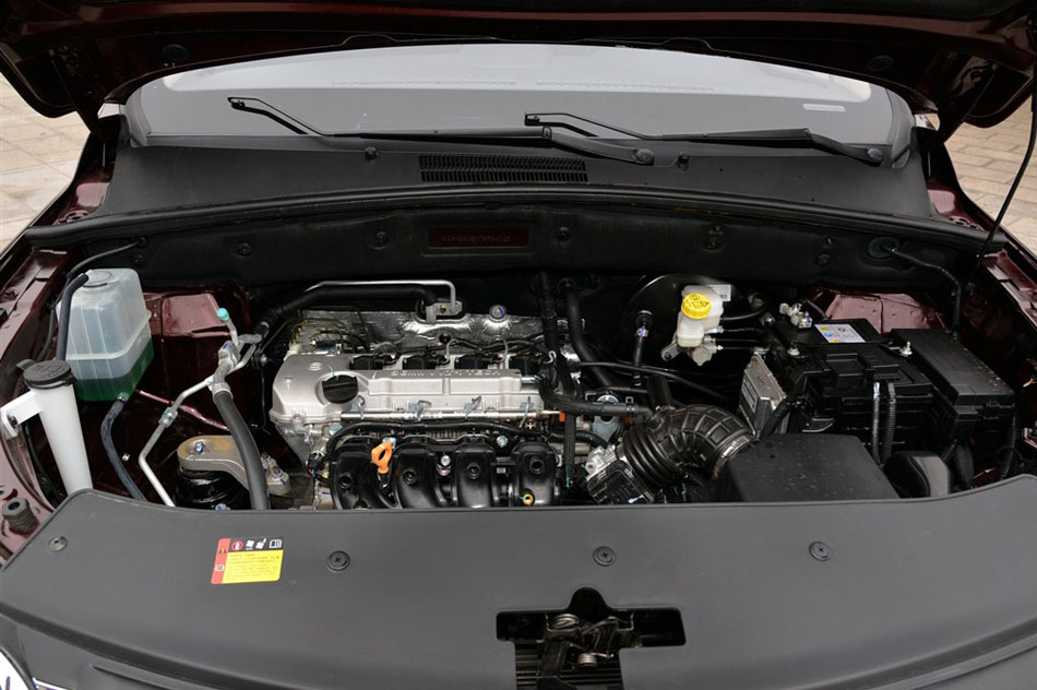 2015款 1.8L 手动舒适型 引擎底盘