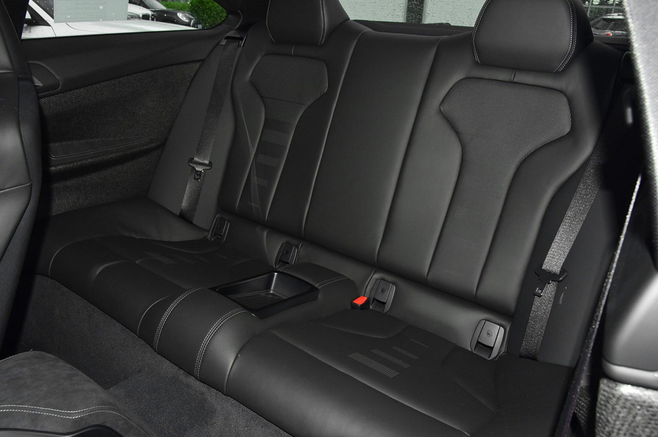 2018款 M4 CS 座椅空间