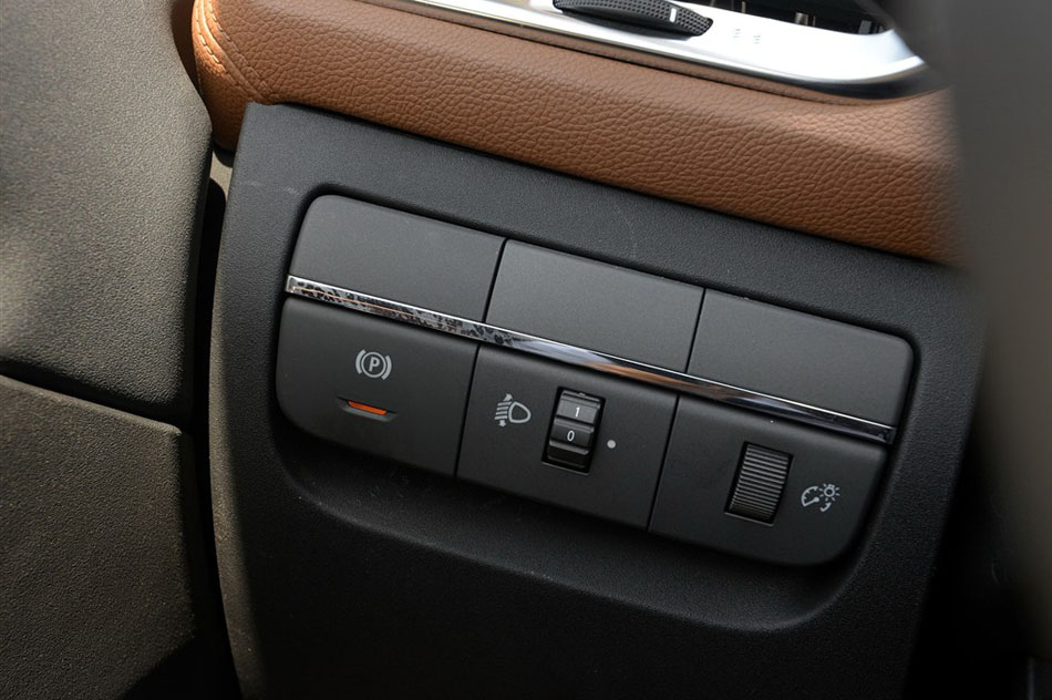 2015款 1.5T 手动尊贵型 内饰