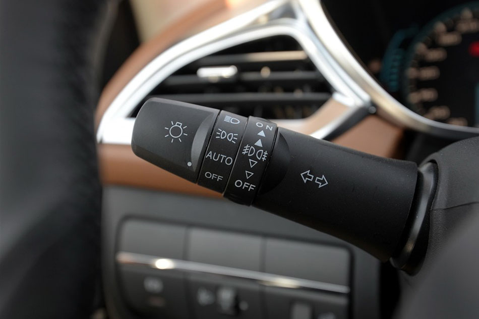 2015款 1.5T 手动尊贵型 内饰