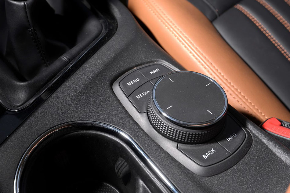 2015款 1.5T 手动尊贵型 内饰