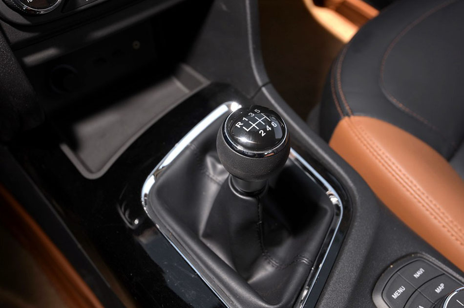 2015款 1.5T 手动尊贵型 内饰