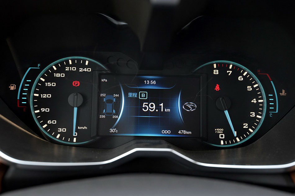 2015款 1.5T 手动尊贵型 内饰