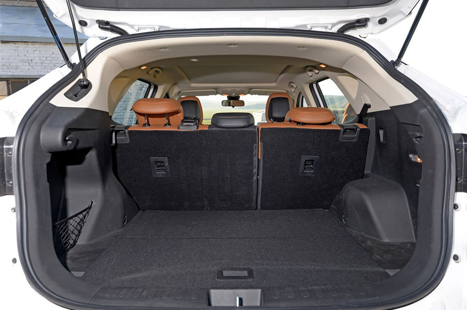 2015款 1.5T 手动尊贵型 座椅空间