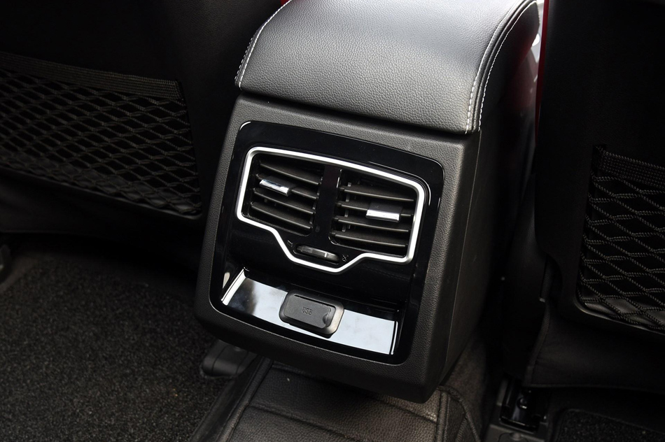 2018款 Prime 1.5T 自动旗舰型 座椅空间