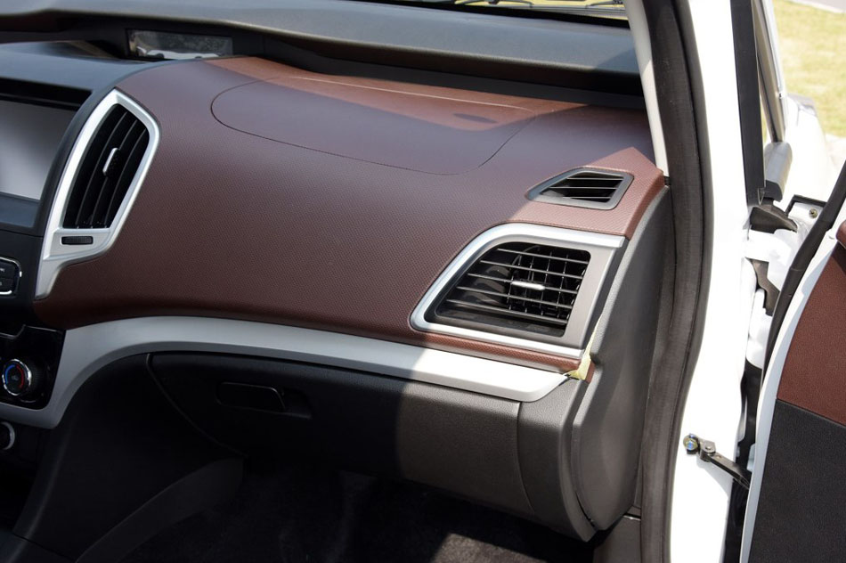 2015款 1.5L 手动舒适型 内饰