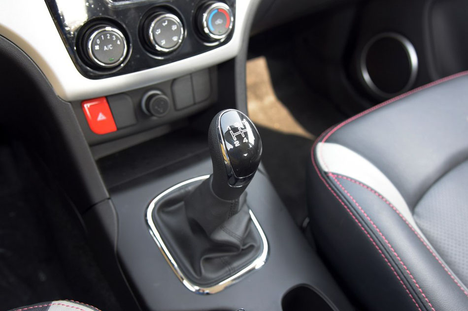 2015款 1.5L 手动舒适型 内饰