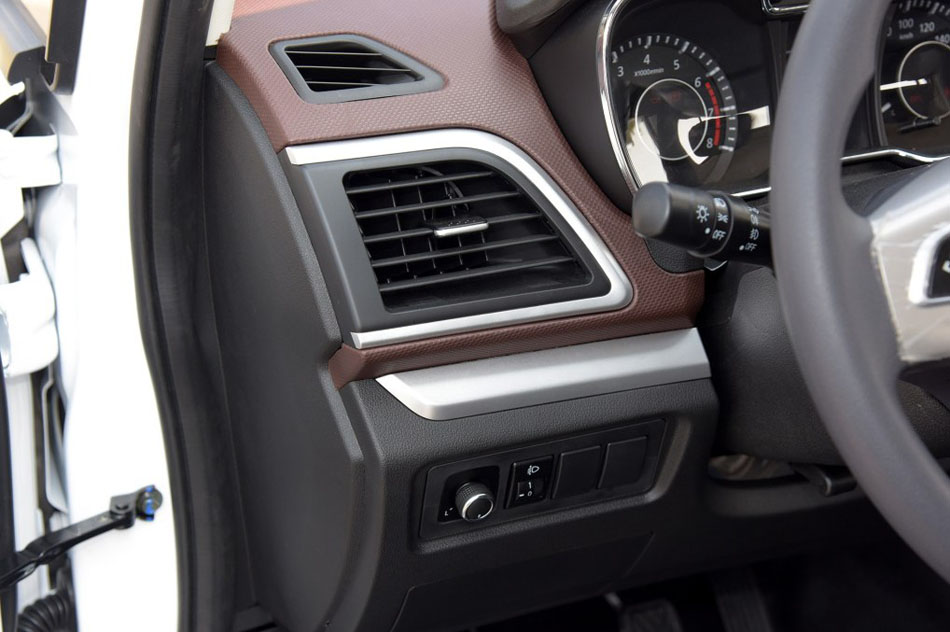 2015款 1.5L 手动舒适型 内饰