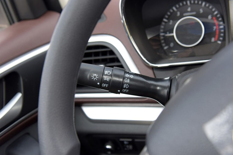 2015款 1.5L 手动舒适型 内饰