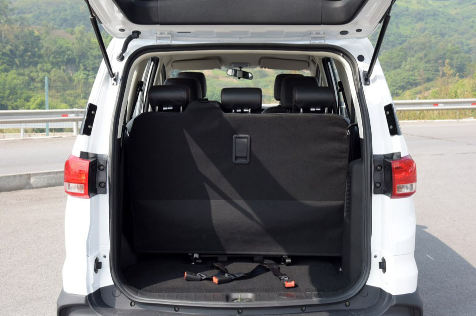 2015款 1.5L 手动舒适型 座椅空间