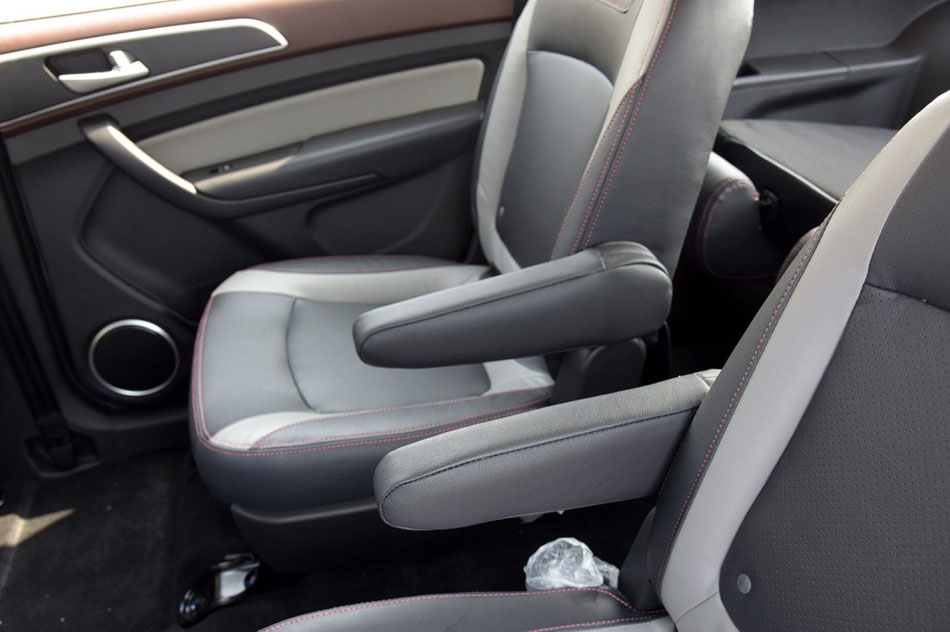 2015款 1.5L 手动舒适型 座椅空间