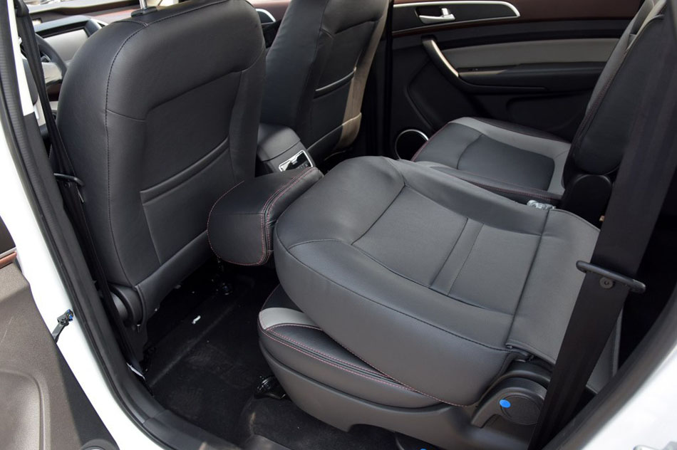 2015款 1.5L 手动舒适型 座椅空间
