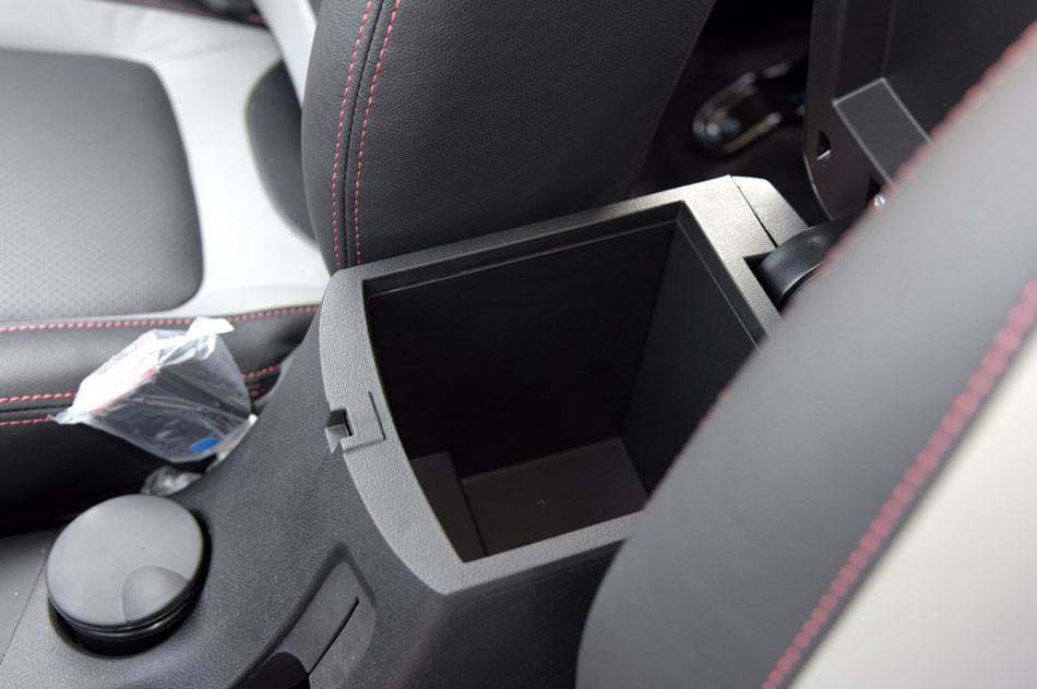 2015款 1.5L 手动舒适型 座椅空间