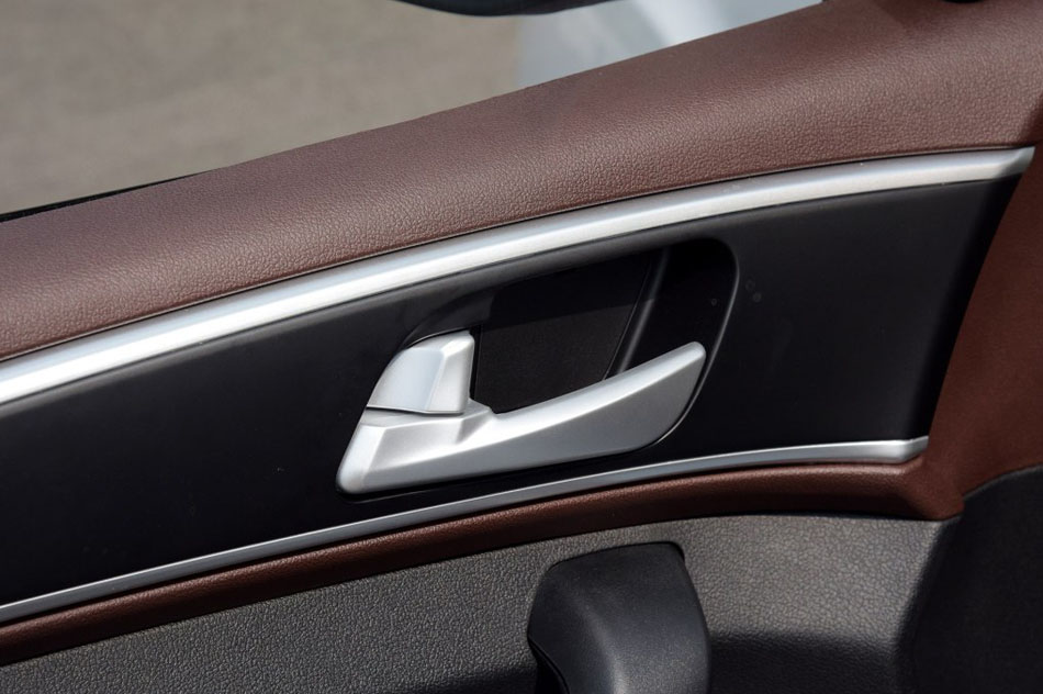 2015款 1.5L 手动舒适型 座椅空间