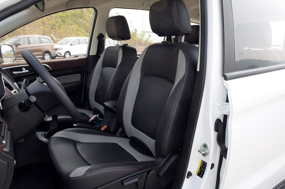 2015款 1.5L 手动舒适型 座椅空间