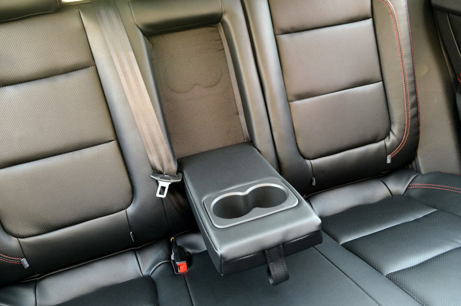 2015款 1.5T 手动至尊型 座椅空间