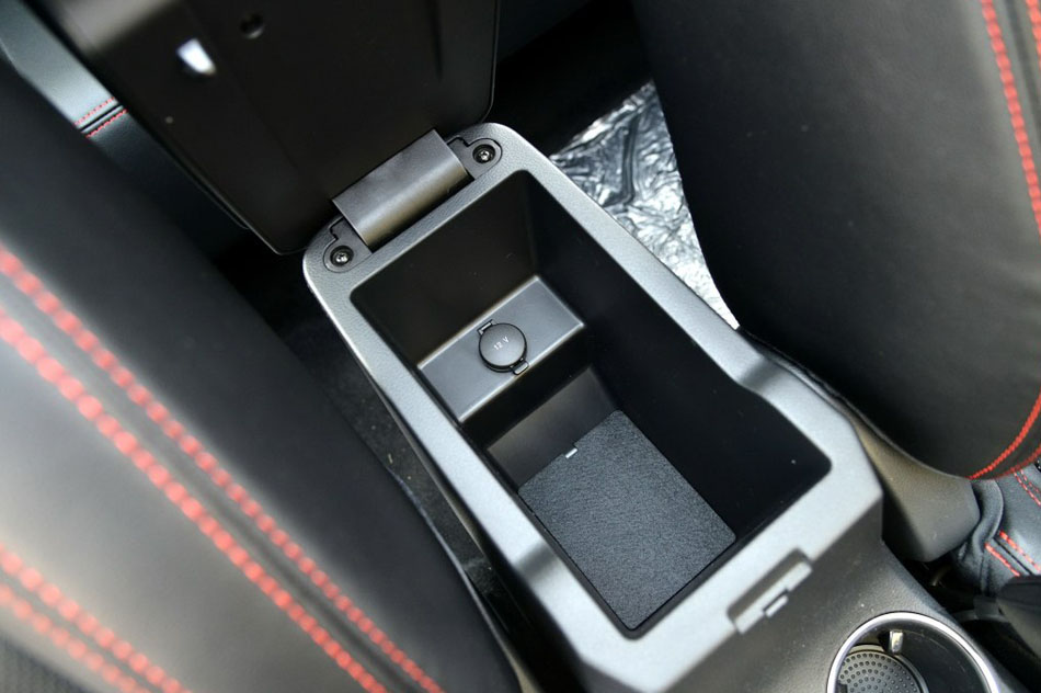 2015款 1.5T 手动至尊型 座椅空间