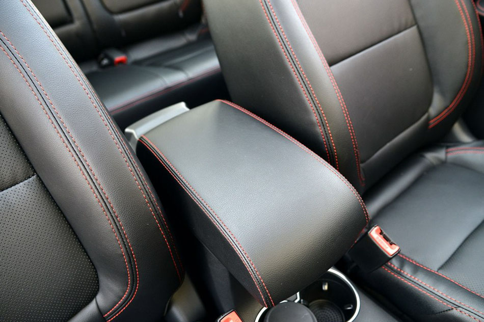 2015款 1.5T 手动至尊型 座椅空间