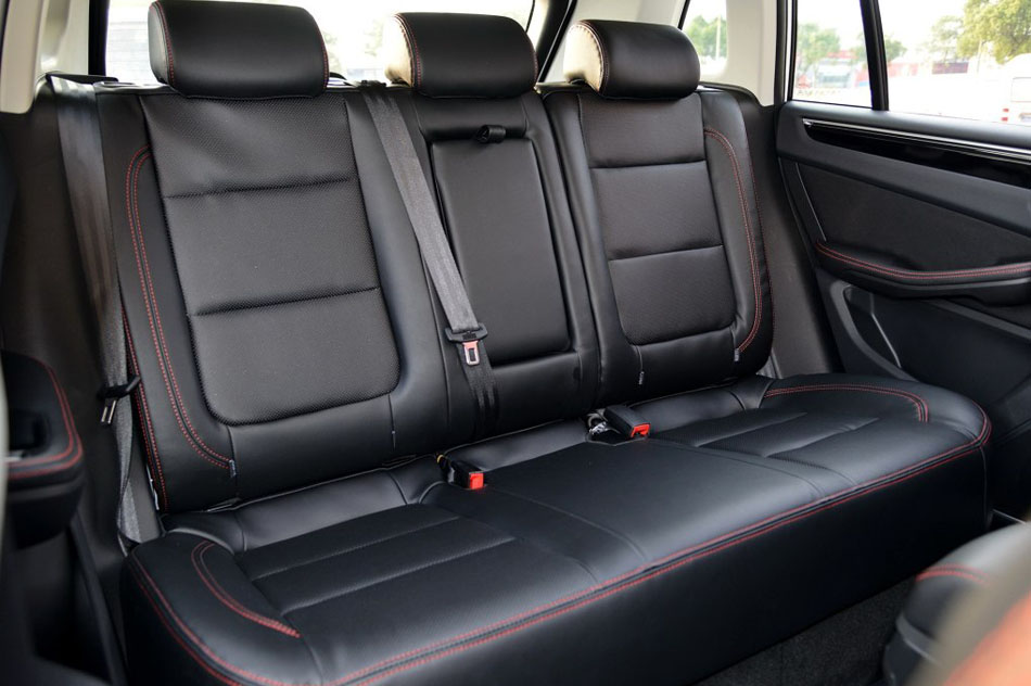 2015款 1.5T 手动至尊型 座椅空间