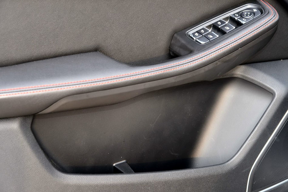 2015款 1.5T 手动至尊型 座椅空间