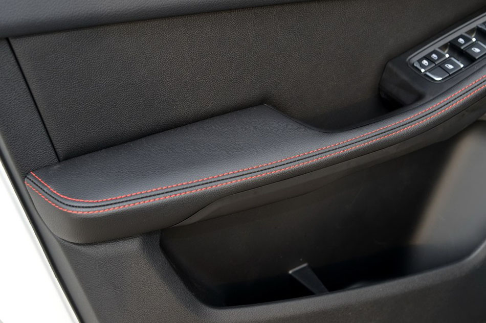 2015款 1.5T 手动至尊型 座椅空间