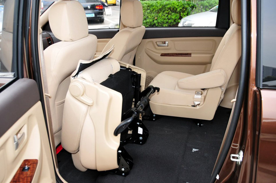 2015款 1.5L舒适型DAM15 座椅空间