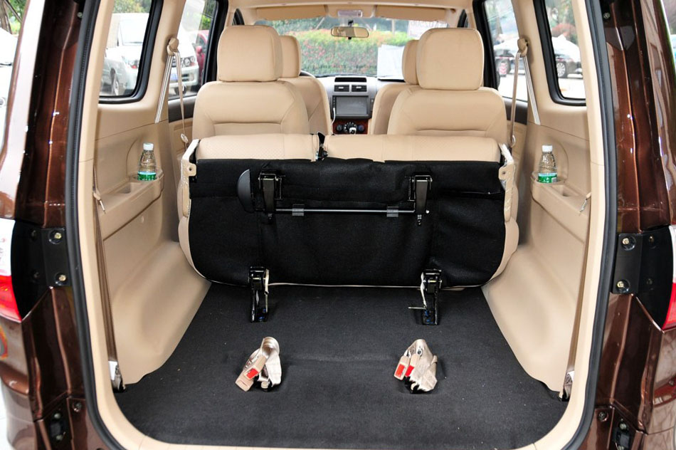 2015款 1.5L舒适型DAM15 座椅空间