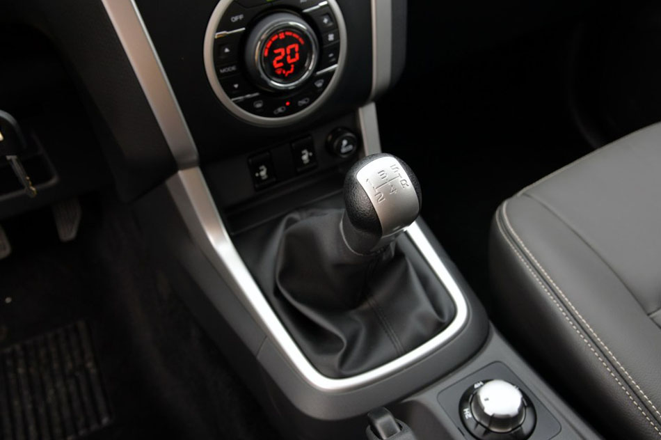 2015款 3.0T 四驱手动探索型 5座 内饰