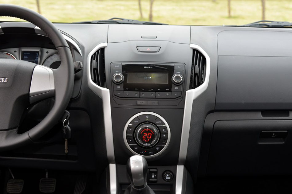 2015款 3.0T 四驱手动探索型 5座 内饰