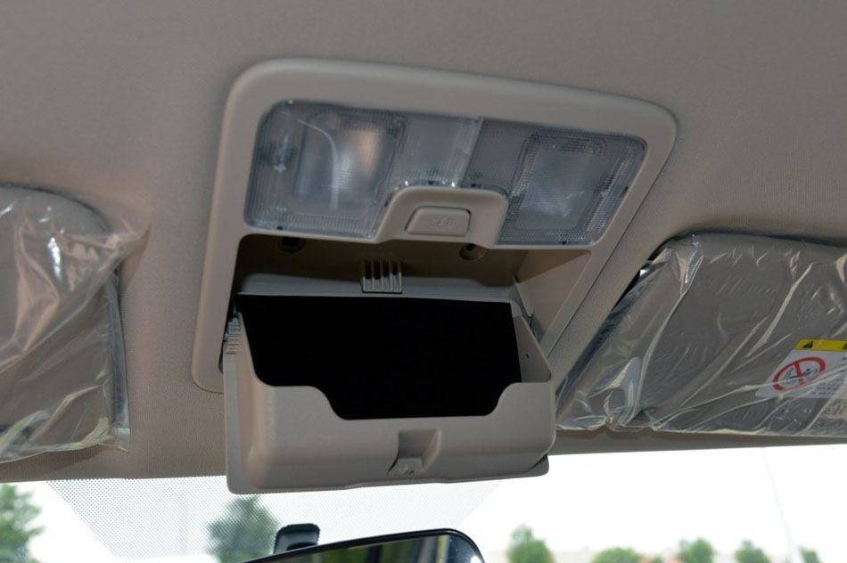 2015款 3.0T 四驱手动探索型 5座 座椅空间