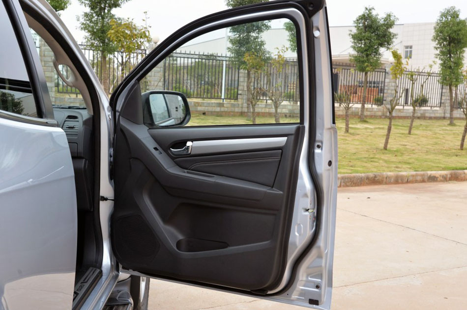 2015款 3.0T 四驱手动探索型 5座 座椅空间