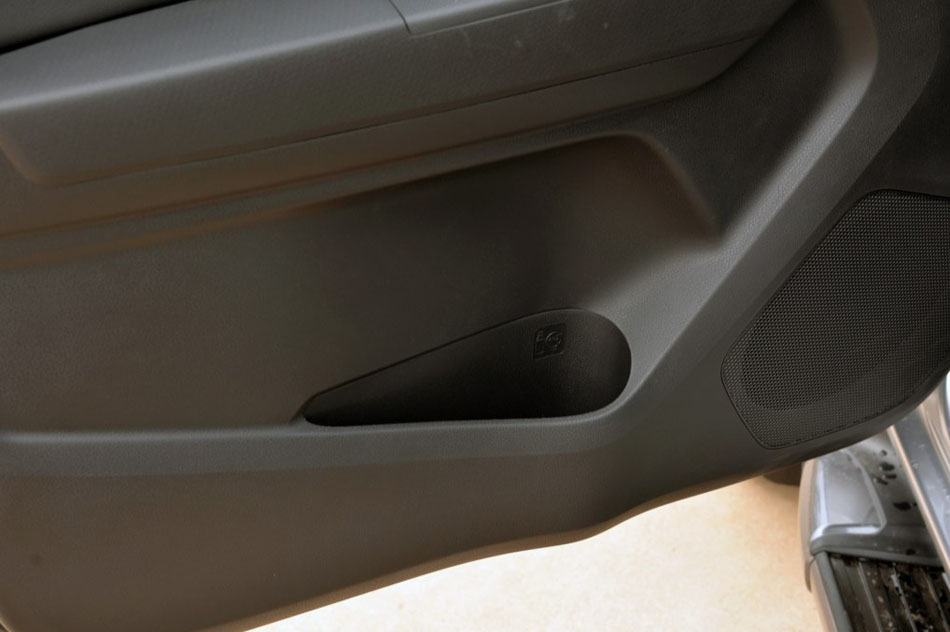 2015款 3.0T 四驱手动探索型 5座 座椅空间