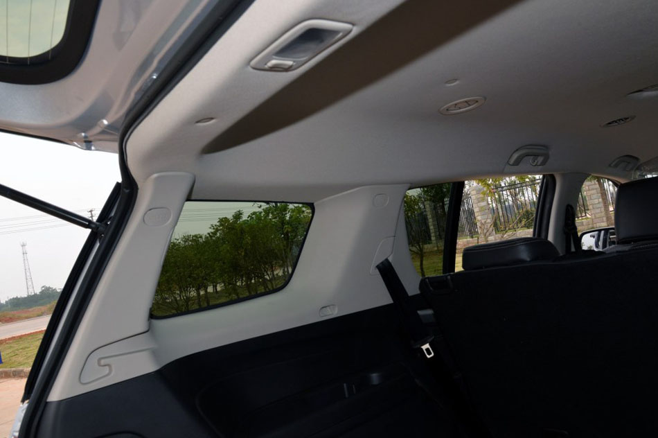 2015款 3.0T 四驱手动探索型 5座 座椅空间