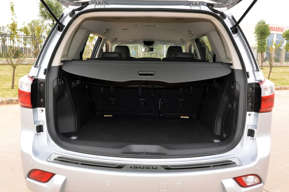 2015款 3.0T 四驱手动探索型 5座 座椅空间