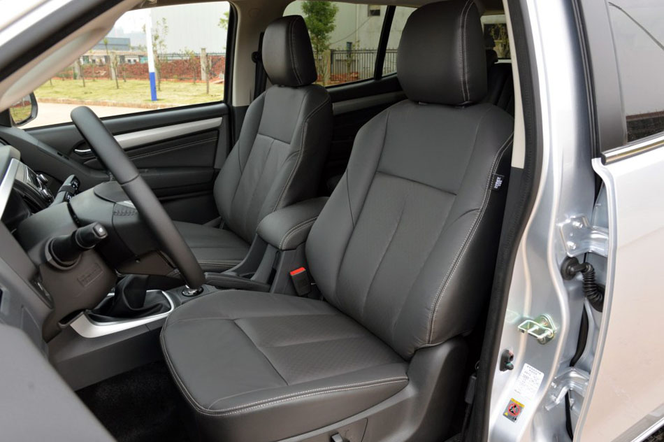 2015款 3.0T 四驱手动探索型 5座 座椅空间